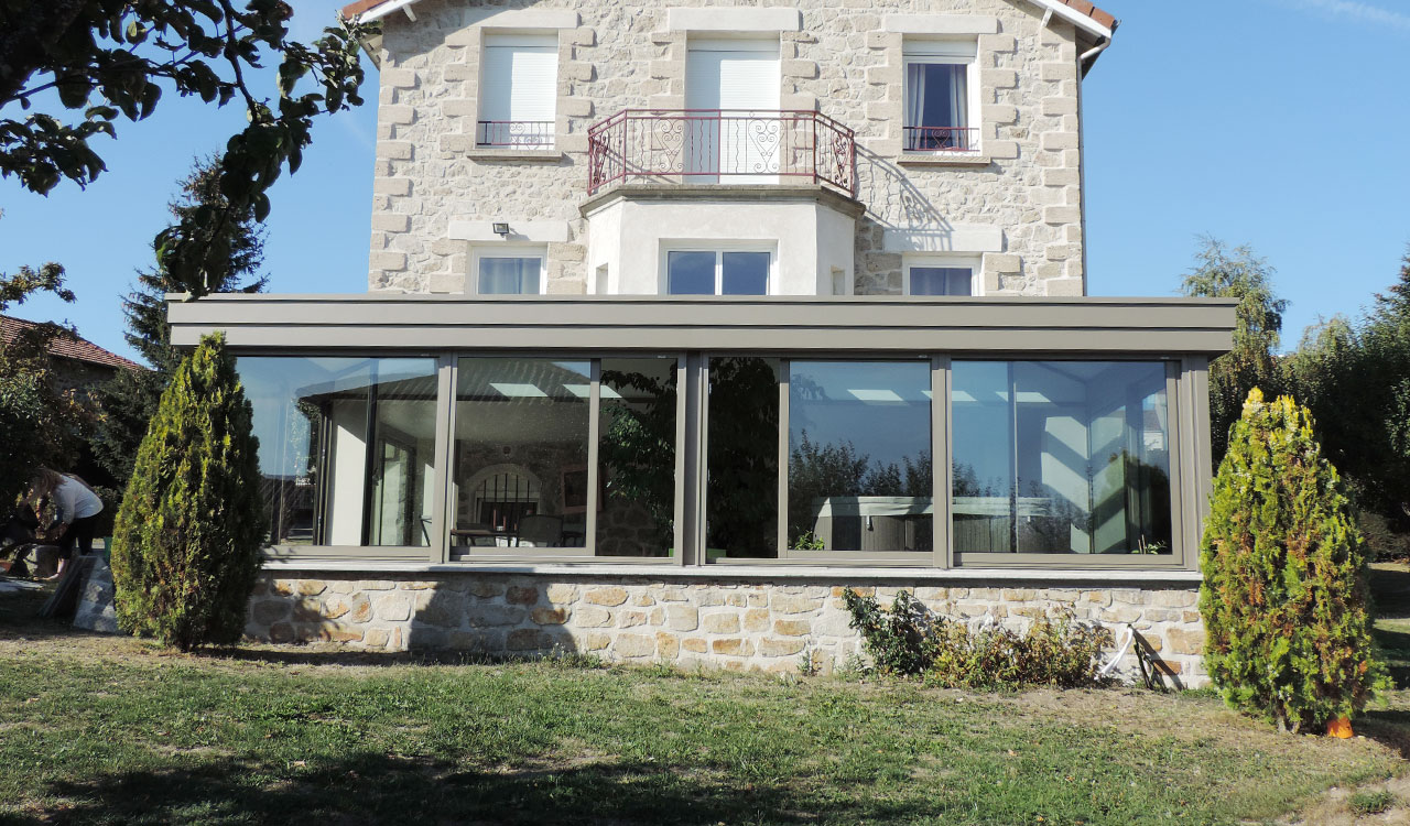 Extension à toit plat sur une maison ancienne